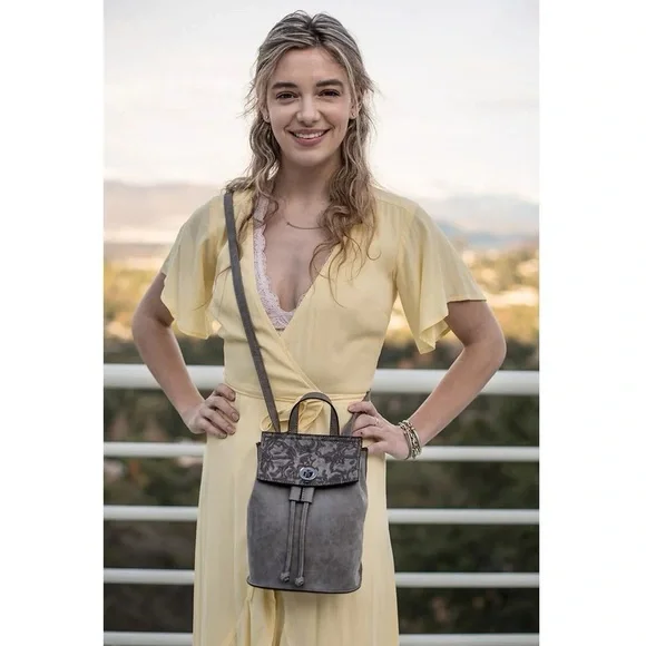 LIZ SOTO Abby Convertible
Crossbody/Backpack/Brown, EUC - Picture 3 of 12